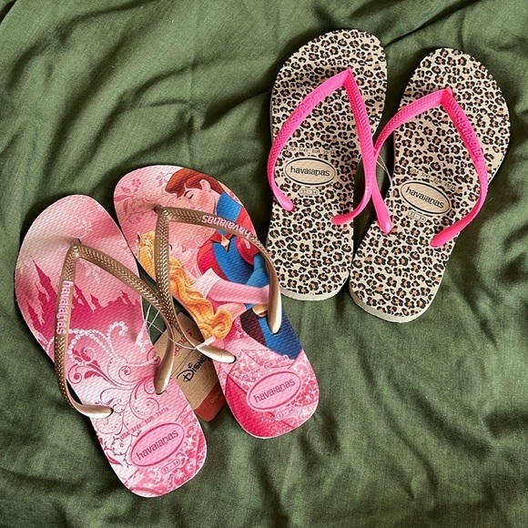 Brand New Havaianas Two Pairs Flip Flops Disney Sleeping Beauty Leopard Print - Picture 1 of 14